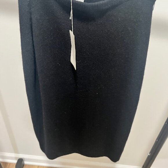 Structured Noir Knit Skirt - Picture 6 of 6